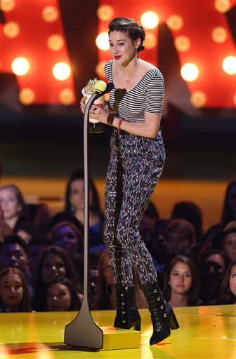 Shailene Woodley accepts the best female performance award at the MTV Movie Awards at the Nokia Theatre on Sunday, April 12, 2015, in Los Angeles. (Photo by Matt Sayles/Invision/AP)