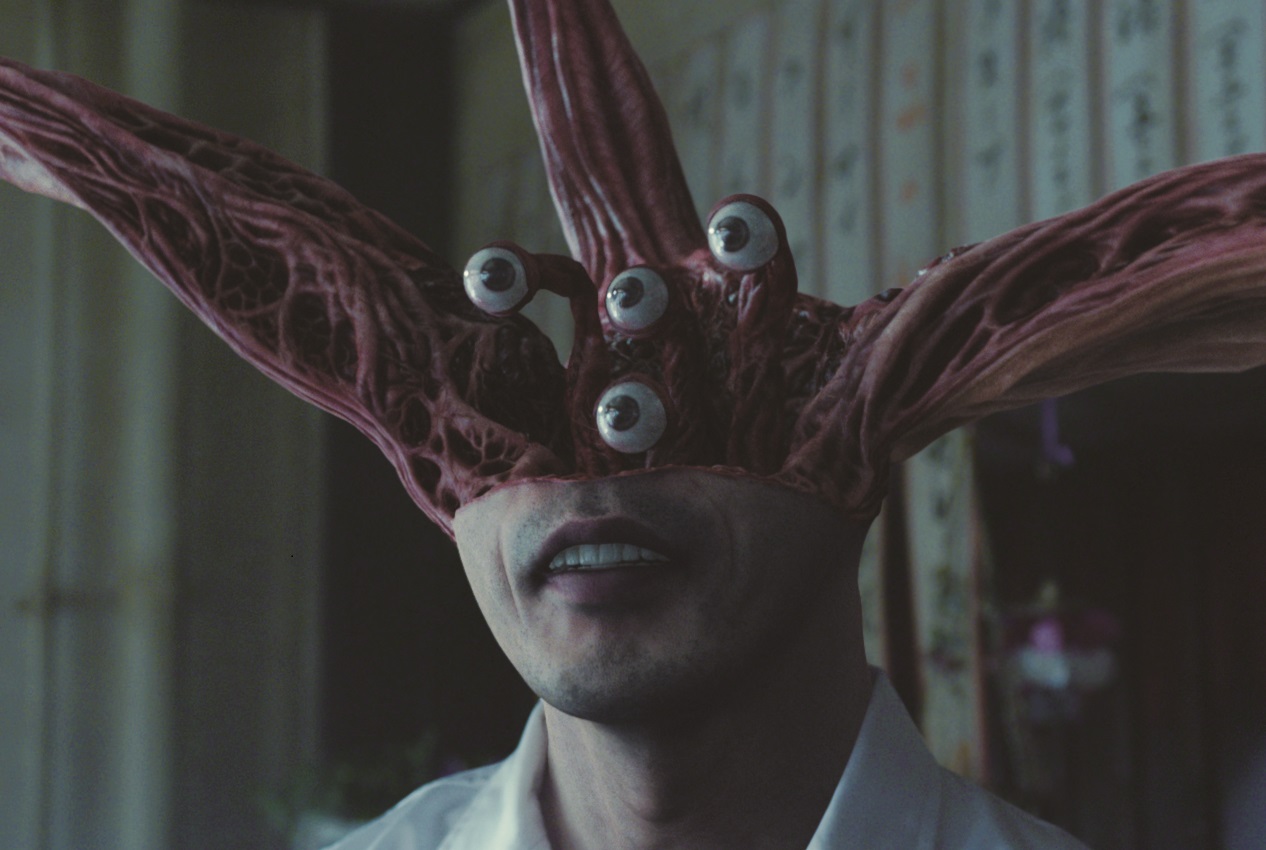 A scene from the movie "Parasyte"