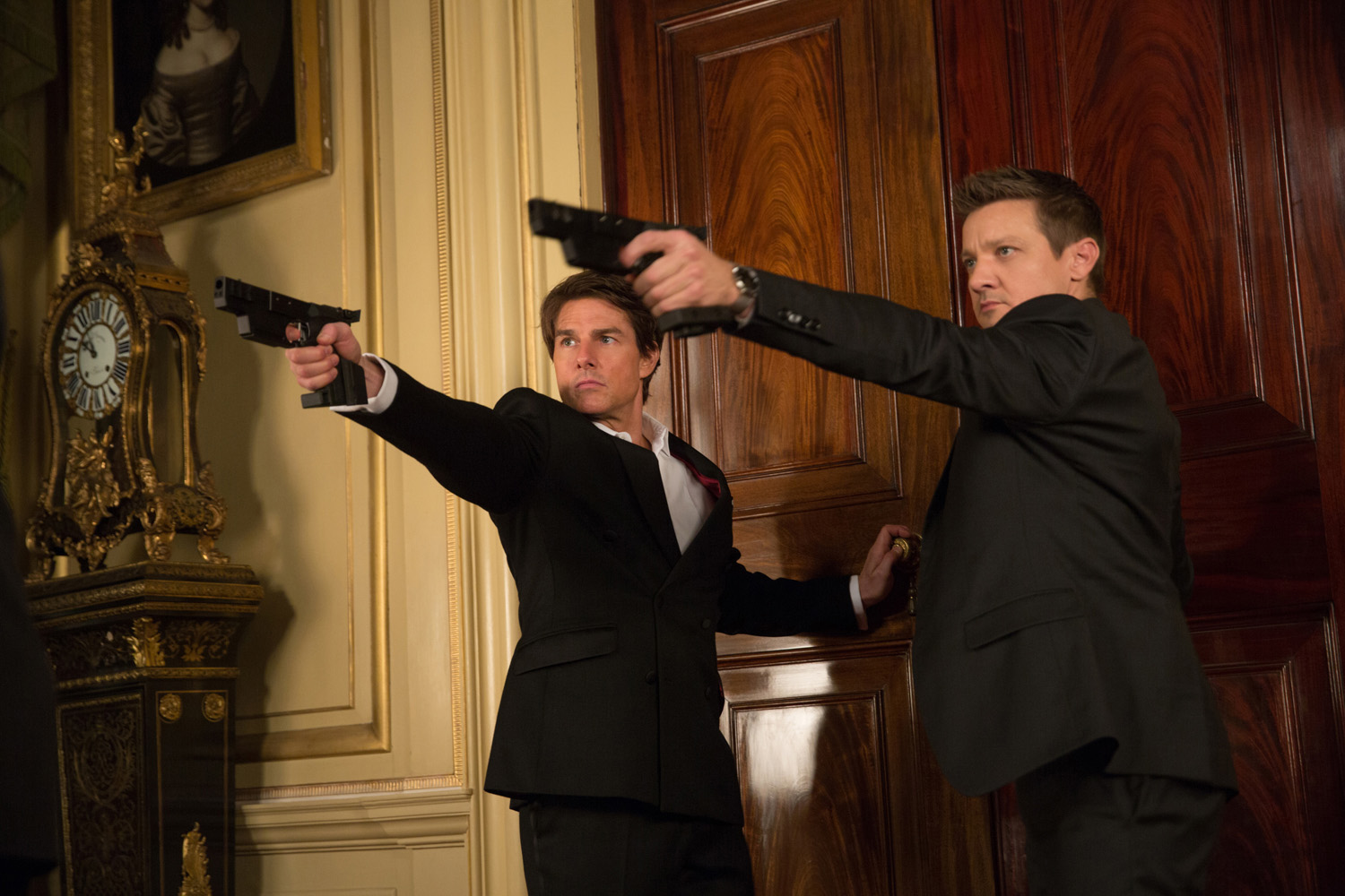 Left to right: Tom Cruise plays Ethan Hunt and Jeremy Renner plays William Brandt in Mission: Impossible – Rogue Nation from Paramount Pictures and Skydance Productions
