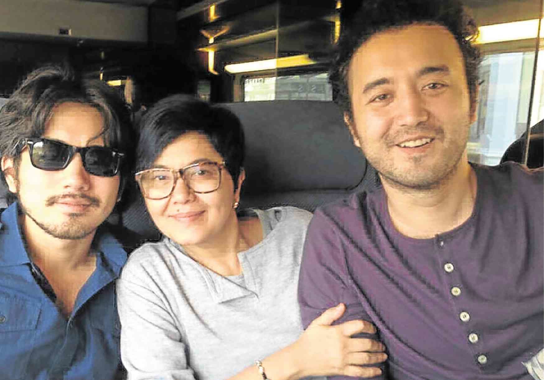 Lorna Tolentino (center) with sons Renz (left) and Rap