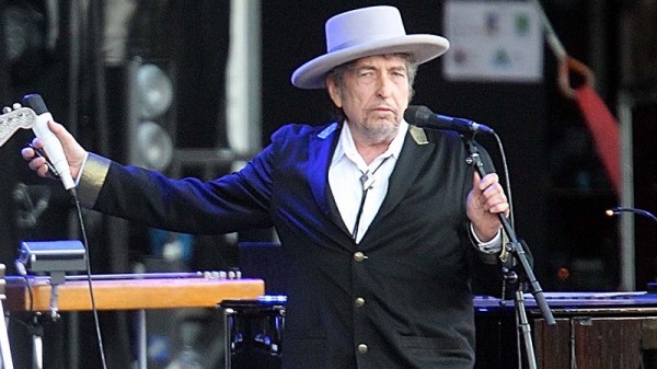 This July 22, 2012 file photo shows U.S. singer-songwriter Bob Dylan performing on at "Les Vieilles Charrues" Festival in Carhaix, western France. AP FILE PHOTO