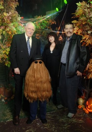 This Oct. 31, 2006 photo provided by ABC, shows some of the original cast of the TV show, "The Addams Family," from left, John Astin, (Gomez Addams), Felix Silla, (Cousin Itt), Lisa Loring, (Wednesday Addams) and Ken Weatherwax, (Pugsley Addams), reunited at a special Halloween edition of ABC's "Good Morning America" outside their Times Square studios in New York. Weatherwax, who played the child character Pugsley on "The Addams Family" television series in the 1960s, has died. He was 59. AP