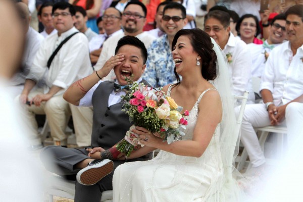 AIZA Seguerra (left) and Liza Diño get giggly at their "symbolic" wedding in Batangas on  Thursday. INQSnap this page for more photos! 