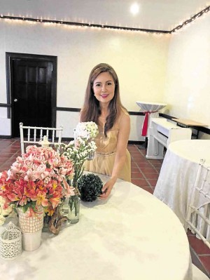 BUSY, BUSY Tacloban City Councilor Cristina Gonzales- Romualdez (left) finds time to help arrange the flowers at her Patio Victoria garden resto in Intramuros (telephone nos. 5261953, 5236940, 4043682). Back home in her “Learn and Earn” livelihood program center (below), the former actress often visits themen and women she helps to acquire skills in sewing, automotive maintenance, cosmetology, reflexology, cooking and food preservation.