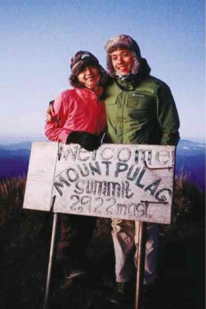 IYA Villania and Drew Arellano celebrate wedding anniversary on Mt. Pulag, the country’s third highest peak.