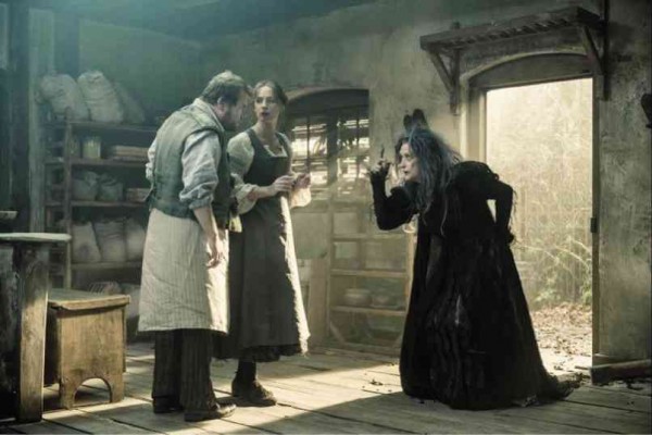 JAMES Corden, Emily Blunt (center) and Meryl Streep in “Into the Woods”