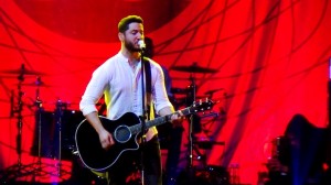 Alejandro Luis Manzano of Boyce Avenue sings in front of his Filipino fans during their concert Saturday night at the Smart Araneta Coliseum in Quezon City. INQUIRER.net