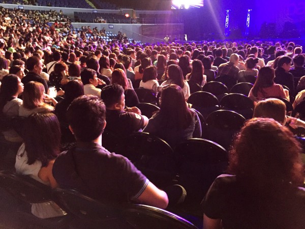 Excited fans wait for Boyce Avenue's concert to begin Saturday night at the Smart Araneta Coliseum in Quezon City. INQUIRER.net
