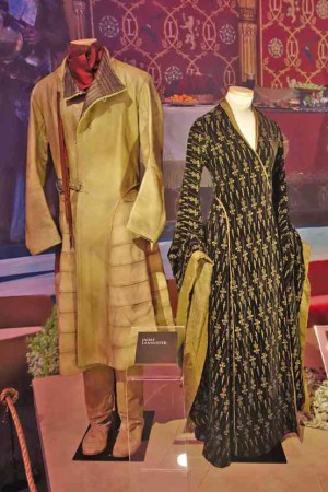 JAIME and Cersei Lannister’s outfits