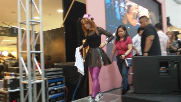 Stirling leaving the stage after the fan meet and greet. Image by: Janine Villagracia/INQUIRER.net.
