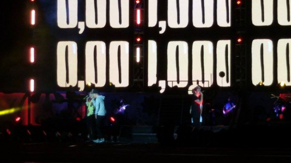 One Direction serenades the crowd with one chart-topping song after another. Image by Janine Villagracia/INQUIRER.net.