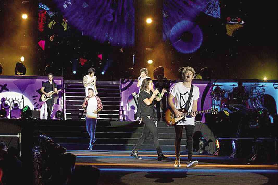 Boy band One Direction performs with all five members during a concert in Bangkok, Thailand. They arrived in Manila on Saturday and performed that night minus one member.  CONTRIBUTED PHOTO 
