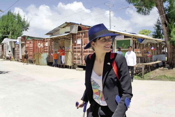FRENCH actress Marion Cotillard, although in crutches walked—freely—around the streets of Guiuan, Eastern Samar, on Feb. 27. She took lots of photographs and vowed to return soon. INQSnap this page for additional content. AFP