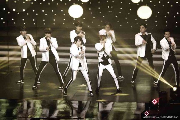 SUPER Junior performs new songs for an adoring crowd. jasper lucena