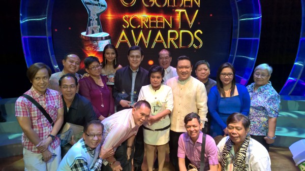 Alessandra de Rossi, Tirso Cruz III, Nora Aunor, Rodrerick Paulate and the members of the Entertainment Press Society pose before the media during the  6th Golden Screen Awards. ARVIN MENDOZA 
