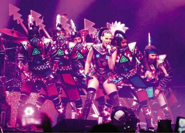PERRY, with her well-sculpted dancers, entertained over 30,000 frenzied concert-goers. Photo by Arnold Almacen