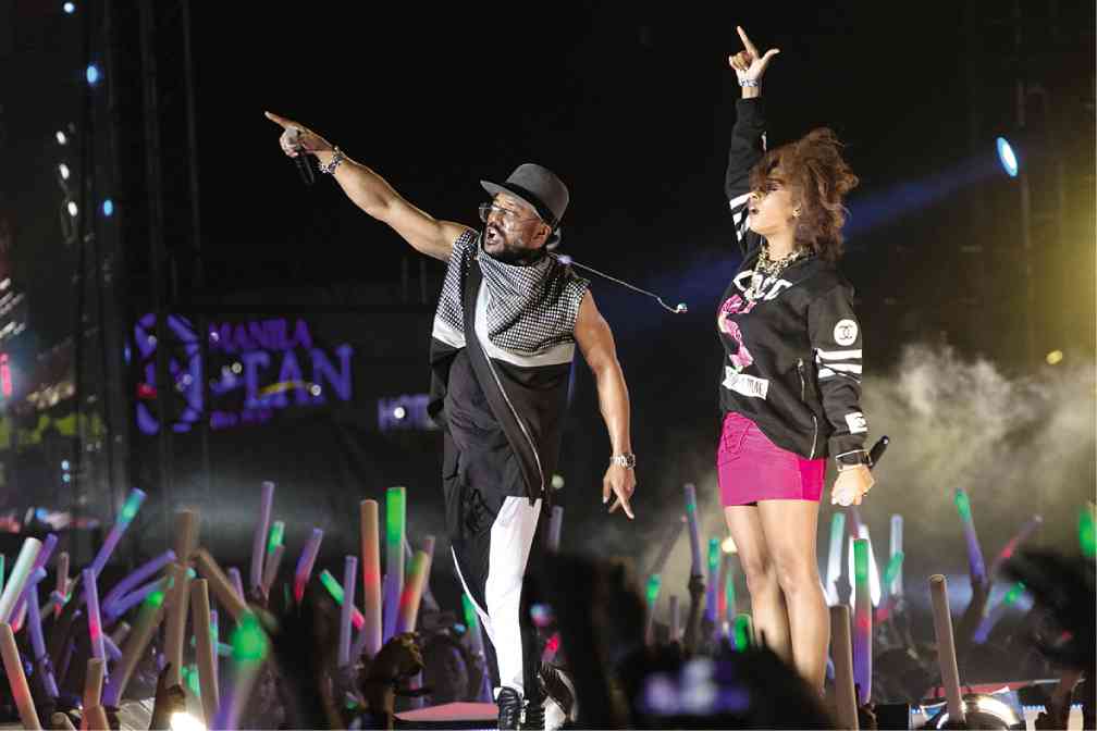APL.DE.AP (left) and Jessica Reynoso wowed the audience. Photos by Alec Corpuz