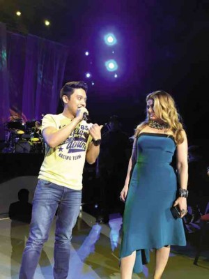 TIMMY Pavino shares the stage with Idina Menzel. photo: Timmy Pavino’s Facebook 