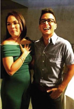 WITH husband Ryan Agoncillo at the book launch; her baby bump is now a bit visible    photo: Noel Ferrer’s Facebook