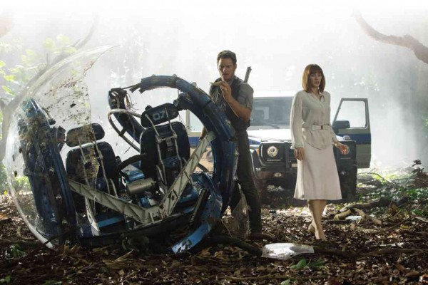 CHRIS Pratt (left), as a dinosaur researcher, teams up with Bryce Dallas Howard, as a park director, in “Jurassic World.”