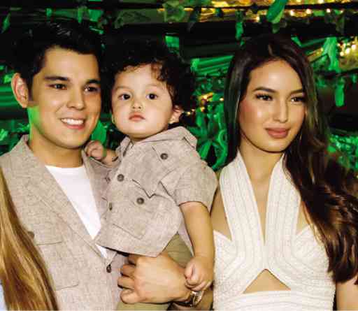 WITH Zion and Sarah Lahbati during the kid’s first birth anniversary party last year     photo by LEO M. SABANGAN II 