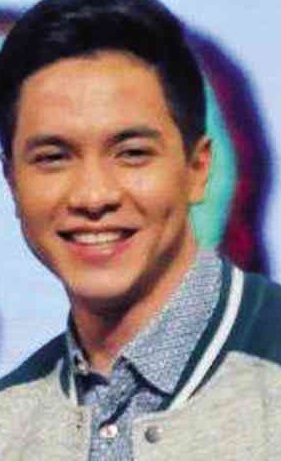 AT GMA 7’s Grand Fans’ Day last Sunday, Alden Richards got to hobnob with supporters. 