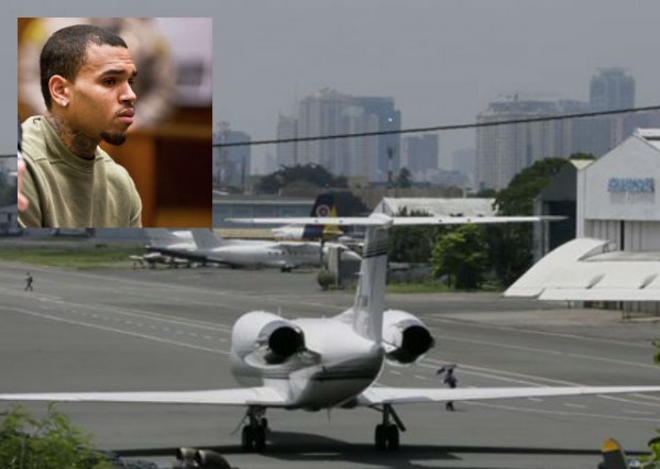 A Gulf Stream private jet chartered by Grammy award-winning singer Chris Brown (inset, AP FILE), sits at the end of a taxiway housing private hangars of the Manila Domestic Airport at suburban Pasay city, south of Manila, Philippines Thursday, July 23, 2015. Chris Brown, who performed at a packed concert Tuesday night, was barred from leaving the country following fraud allegations against him and his promoter for a canceled concert last New Year's Eve in the Philippines. (AP PHOTO)