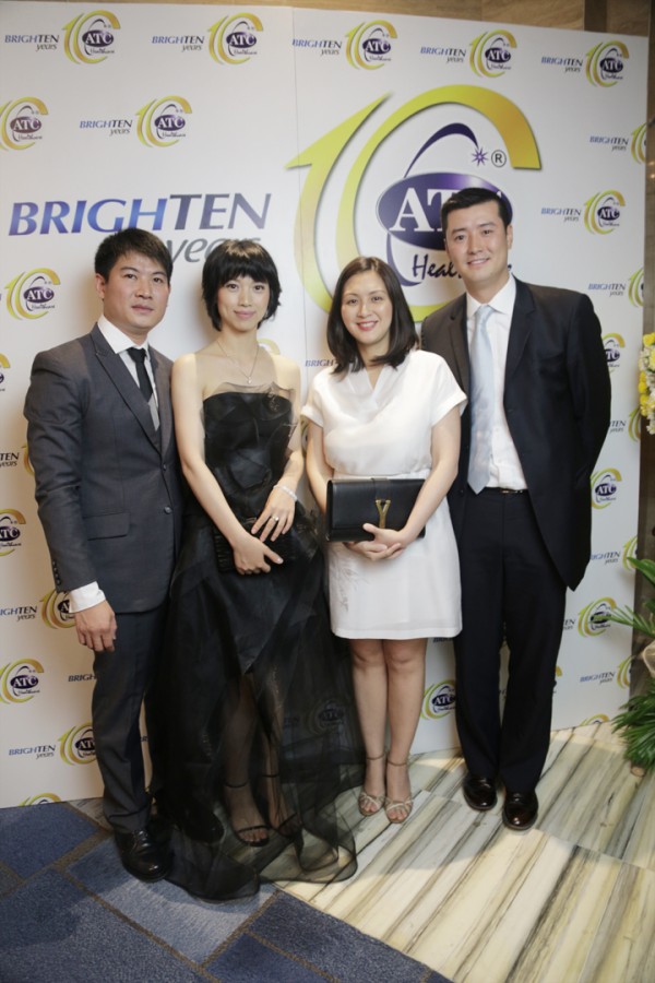 A perfect and fitting proof how effective ATC Healthcare products are (from left) ATC president Albert Chan and Mr. and Mrs. Derick Wong, ATC chief executive officer