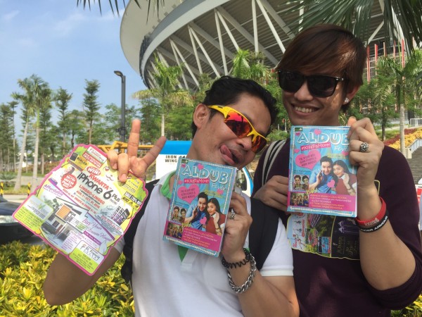 Fans buy "Aldub books" for P150 each. Photo by Rem Zamora/INQUIRER