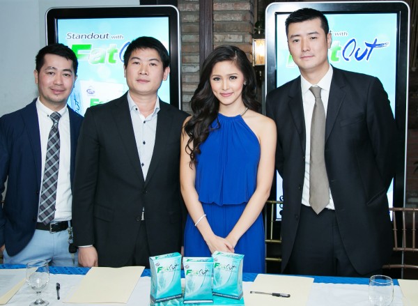 Kim Chiu all smiles with Louie Albert (ATC Healthcare marketing manager), Derick Wong (ATC Healthcare CEO) and Albert Chua (ATC Healthcare president) at the Fat Out product launch last October 22 at Annabel’s Restaurant.