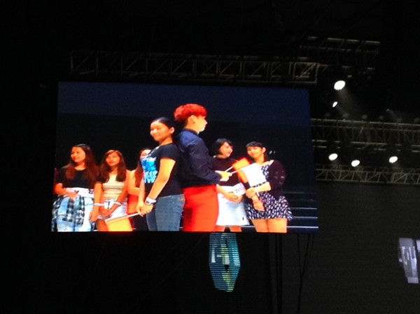 GOT7's leader JB was back to back with a fan during the "Telepathy game."