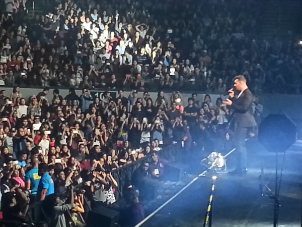 Sam Smith enthralls fans during Saturday night's concert at SM MOA Arena. POCHOLO CONCEPCION
