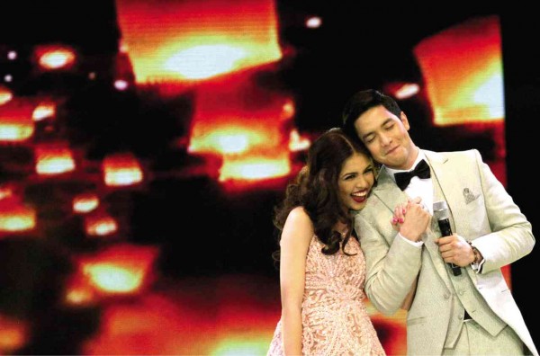 MAINE Mendoza (with Alden Richards, right) says she has no suitor.