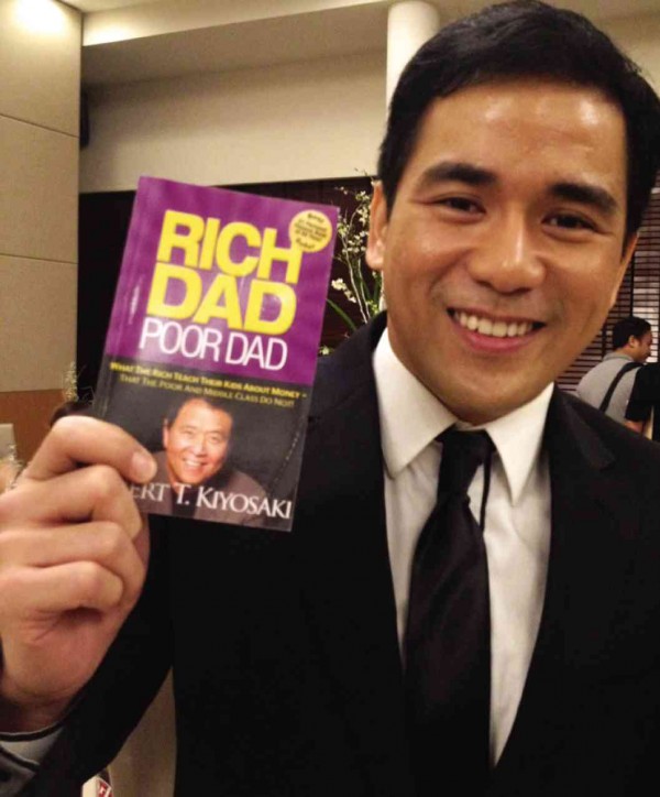 Multi platform actor Neil Ryan Sese shows one of his favorite books. INQUIRER file photo