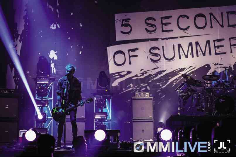 THE POPULAR Aussie band enthusiastically played to deafening shrieks.  photos by MMILIVE.com