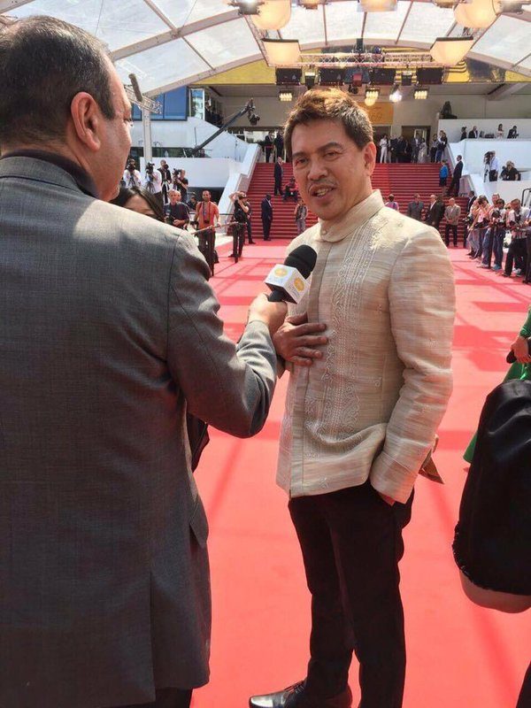 Brillante Mendoza talks to media on the red carpet at the Cannes Film Festival. Contributed photo by David Fabros