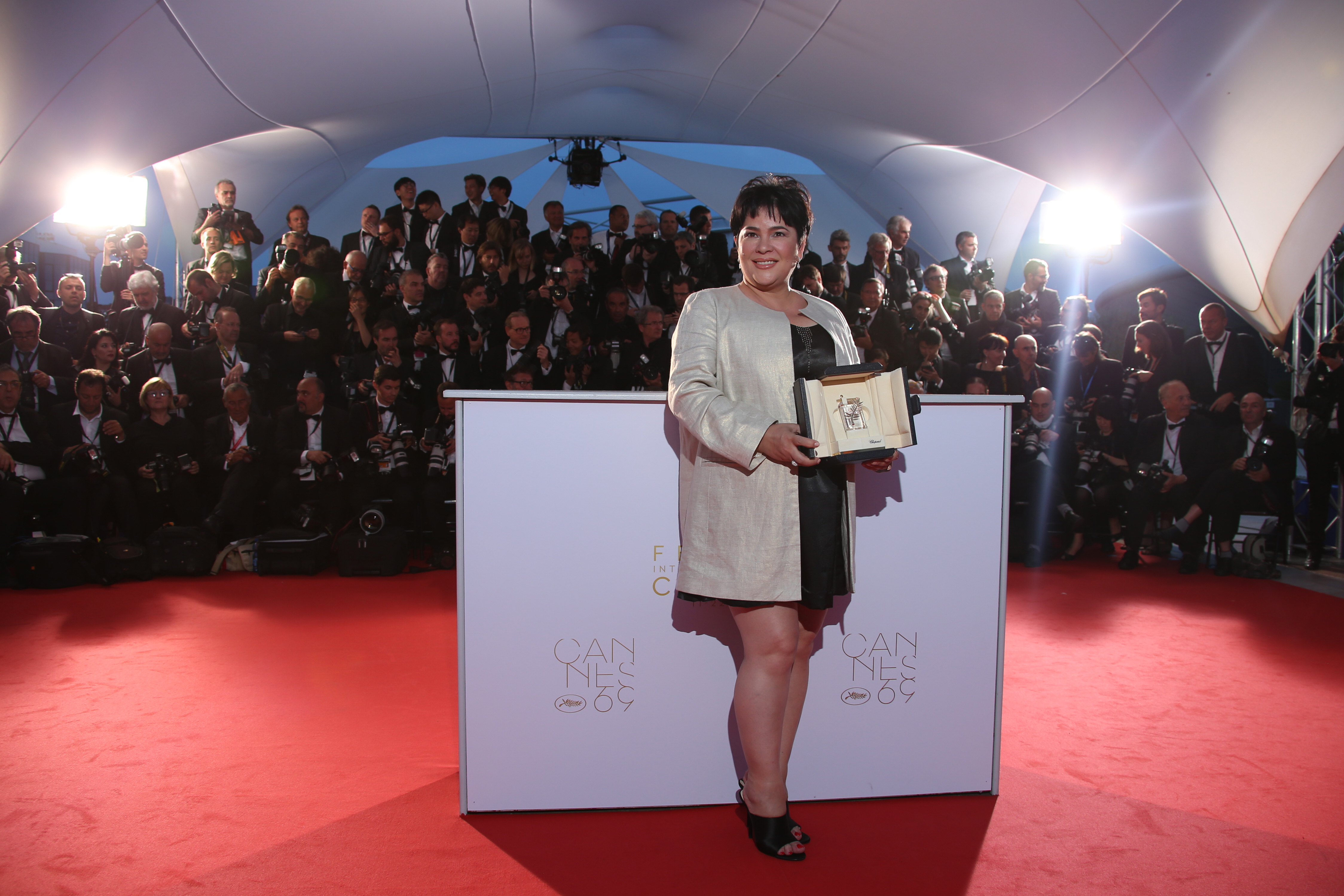 Actress Jaclyn Jose pose for photographers with her Best Actress award for her role in the film Ma' Rosa during the photo call following the awards ceremony at the 69th international film festival, Cannes, southern France, Sunday, May 22, 2016. (AP Photo/Joel Ryan)