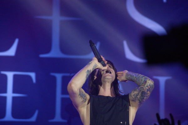 Lead vocalist Beau Bokan. PHOTO by Gianna Francesca Catolico/INQUIRER.net