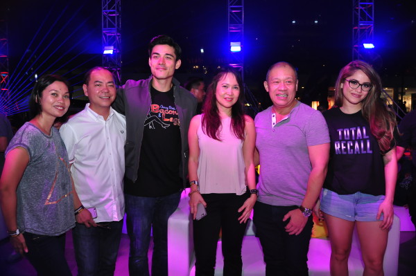 Sheila Paul, Jeff Remegio, HOOQ Philippines ambassador Xian Lim, Country Manager of HOOQ Philippines Jane Walker, Globe CEO Ernest Cu and HOOD PH ambassadress  Jessy Mendiola during the first “HOOQ Hangouts” event at BGC Amphitheater. CONTRIBUTED PHOTO