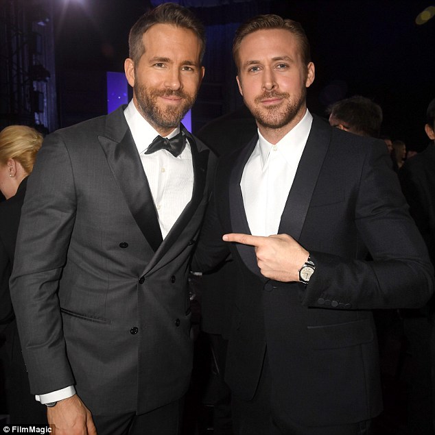 Ryan Gosling poses with Ryan Reynolds_Photo by FilmMagic