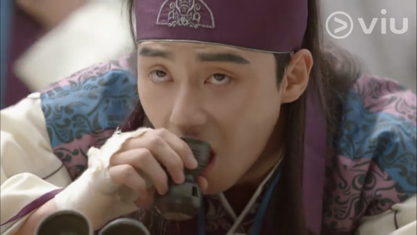 With the warriors drunk, a group of men gang up on Sun Woo. Image: Hwarang