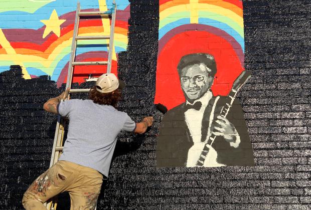 Joe Albanese painting new Chuck Berry mural - 18 March 2017