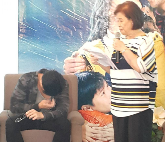 Piolo Pascual and Mother Lily Monteverde. Image: Screen grab from Inquirer Bandera's Instagram account