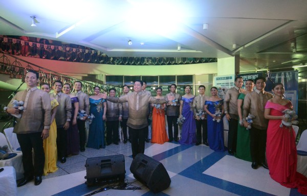 LIVE The Philippine Madrigal Singers perform before some 200,000 listeners via Facebook. —ARNOLD ALMACEN