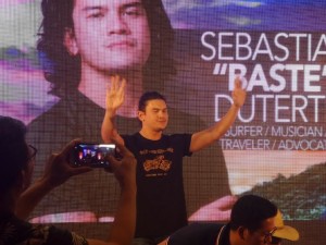 Baste Duterte waves to fans and photographers during the May 10, 2017 launch of his TV travel reality show, Lakbai, on TV5.  Lakbai will premier on May 21, 2017, nighttime. (PHOTO BY ARMIN ADINA / INQUIRER)