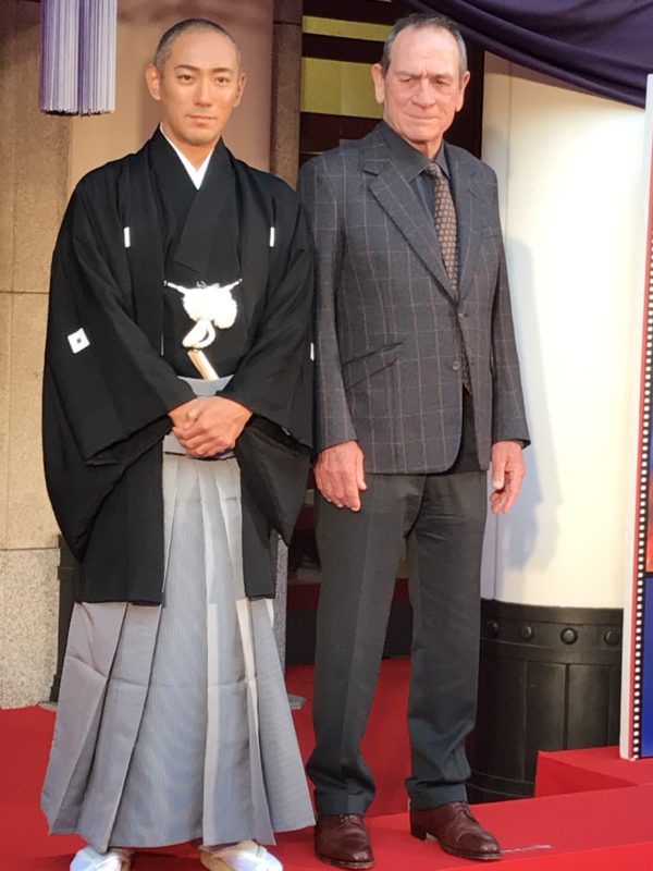 Kabuki actor Ichikawa Ebizo XI (left) and Tommy Lee Jones at the Kabukiza Theater (Photo by Bayani San Diego Jr.)
