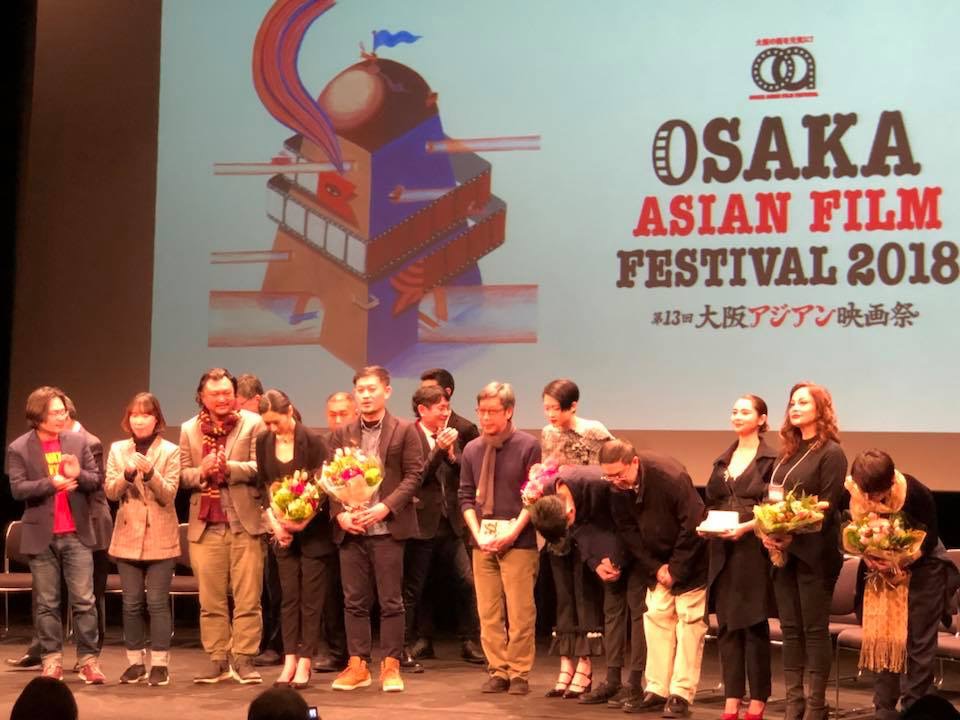 Ryza Cenon (third from right) and Eula Valdes (second from right) in Osaka 