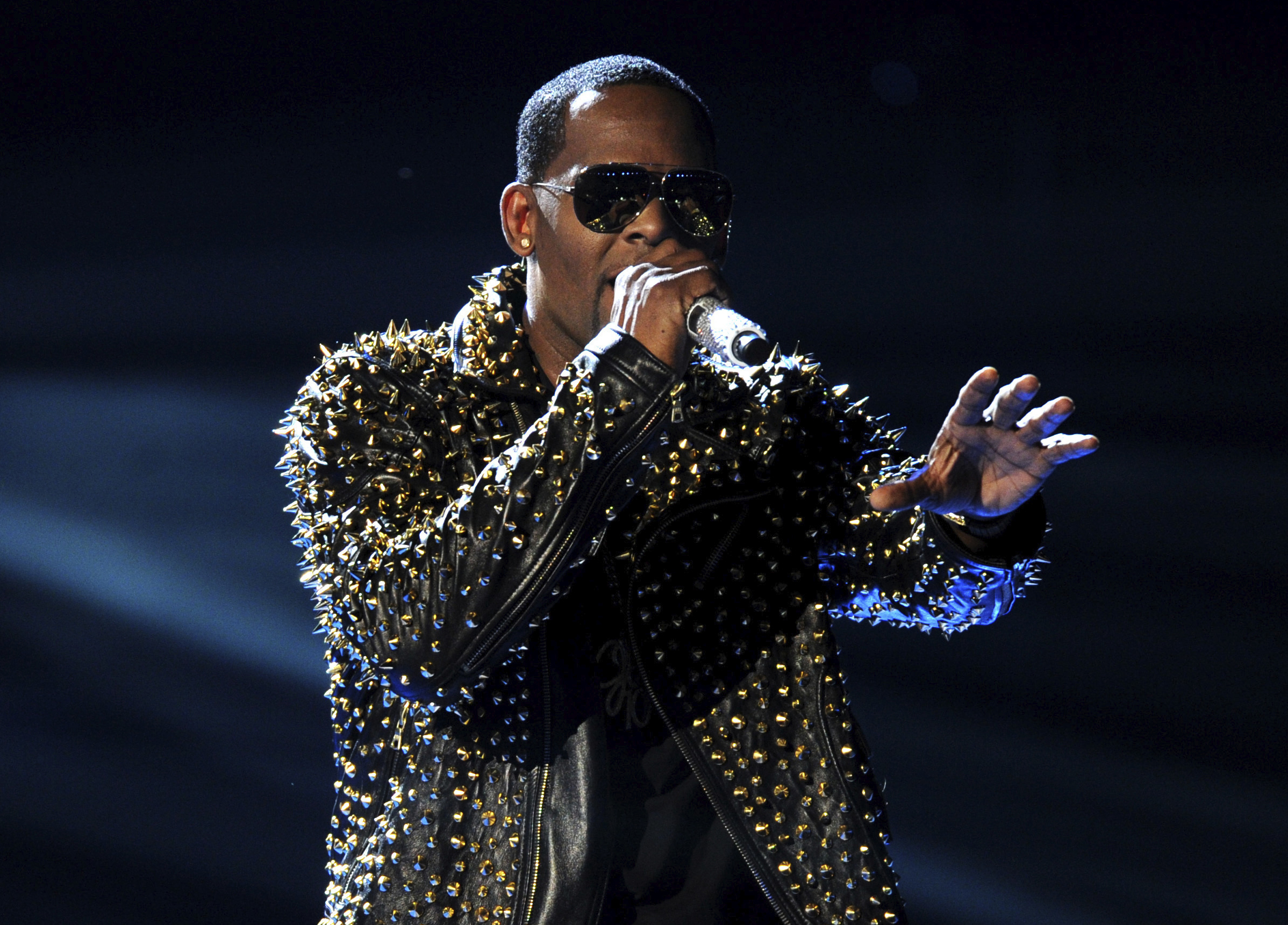 R. Kelly a no-show in court on Minnesota solicitation charge