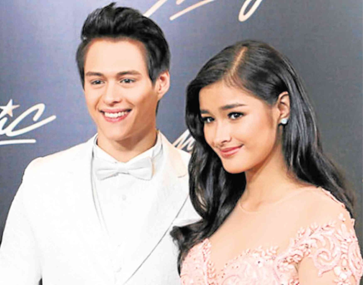 Enrique gil girlfriend