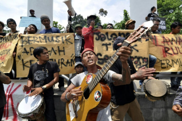 Indonesian entertainers protest